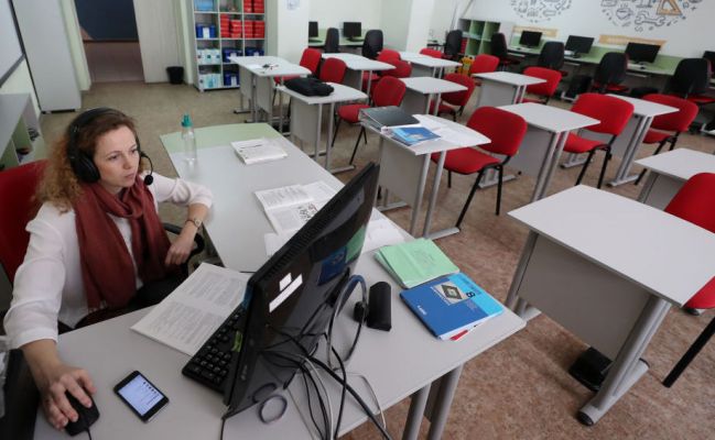 Assessing the aptitude for a gig economic system in schooling