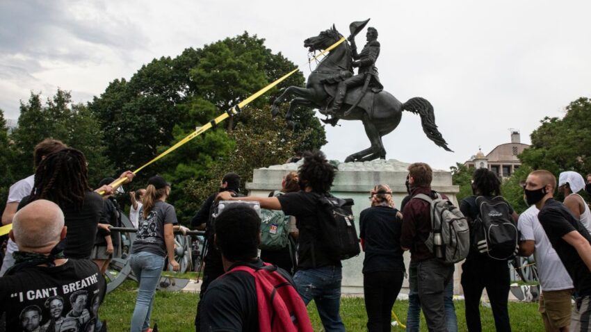 DHS Is Spying on Social Media to Discover Threats to Statues