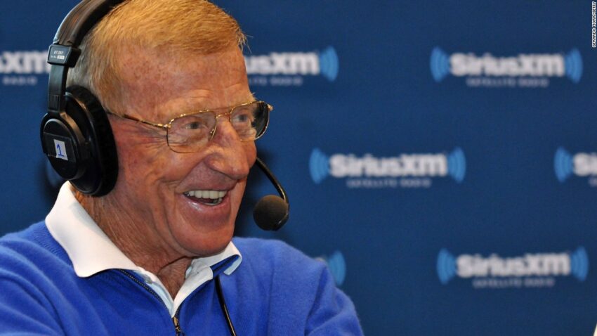 Football coach Lou Holtz to receive Medal of Freedom, Trump says